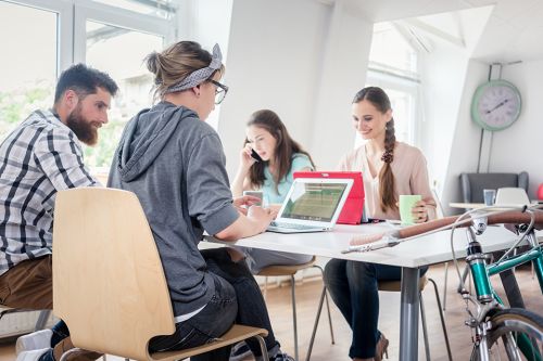 Foto: Studenten beim Lernen